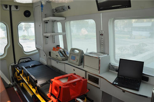 巴东县救护车内部